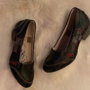 TMA BLACK LEATHER WOMEN SIZE 8